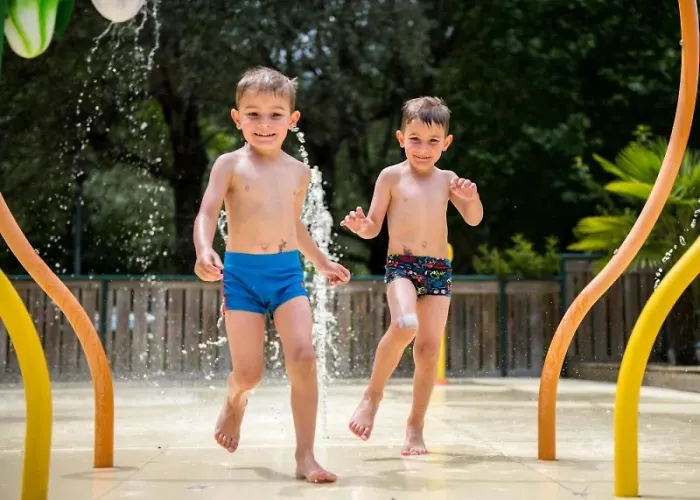 Zecamping 3 Club Enfant Equitation Piscine Chauffee Κάμπινγκ *
